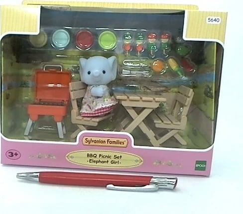 Set lodrash Sylvanian Families, Elephant Family Picnic, me figurë