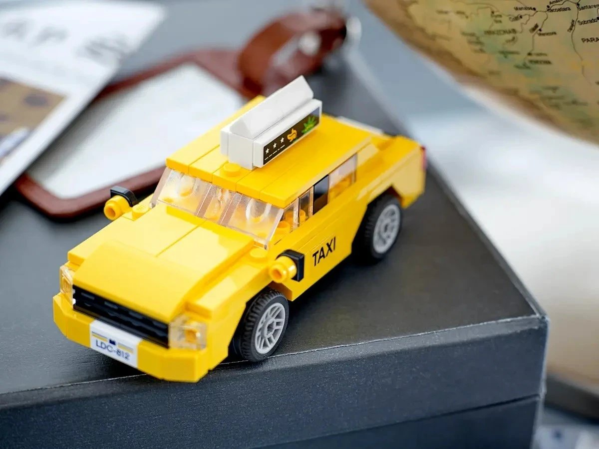 Set LEGO Creator 40468, Taksi Verdhë