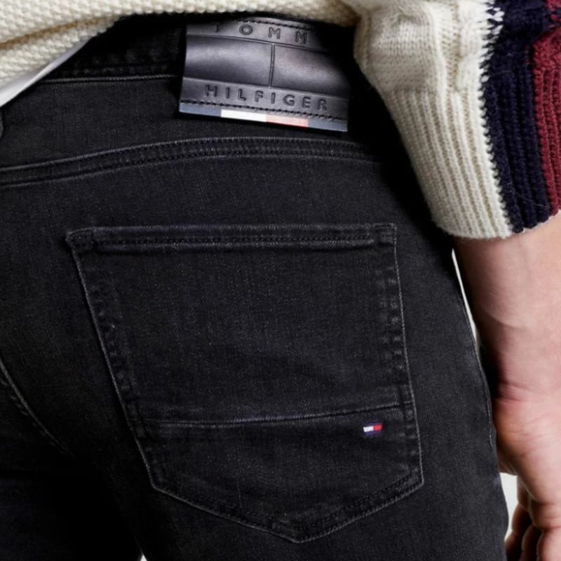 Pantallona Tommy Hilfiger për meshkuj, të zeza