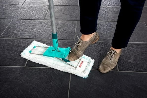 Mop Leifheit 55045 për pastrim të lagësht, mikrofibër, dorezë alumini, Blu/Gjelbër