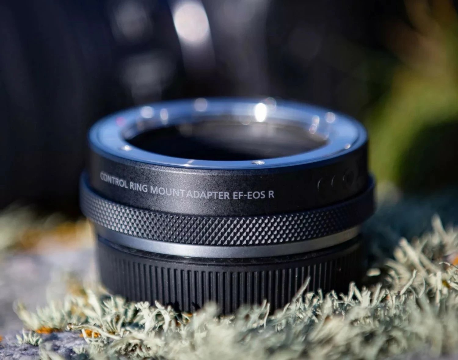 Adapter Canon EF-EOS R me rreth kontrolli