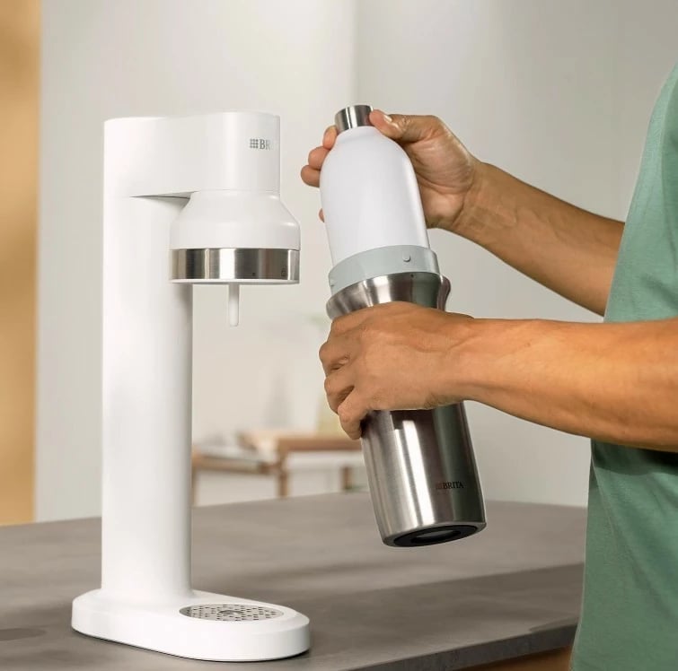 Saturator uji Brita sodaTRIO, çelik/bardhë, me cilindër CO2 dhe dy shishe Saturator uji Brita sodaTRIO, çelik/bardhë, me cilindër CO2 dhe dy shishe