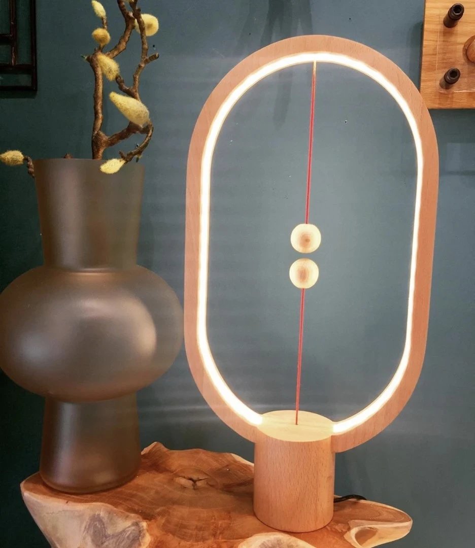 Llambë leximi Allocacoc Heng Balance Ellipse, USB, 2700 K, prej druri Llambë leximi Allocacoc Heng Balance Ellipse, USB, 2700 K, prej druri