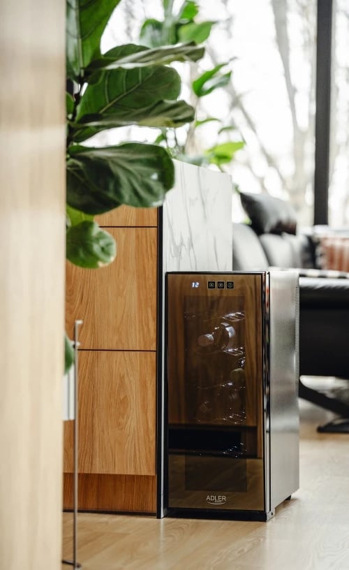 Frigorifer pije, Adler AD 8083, 33 L, 12 shishe, termolektrik 12–18°C, panel me prekje, i zi