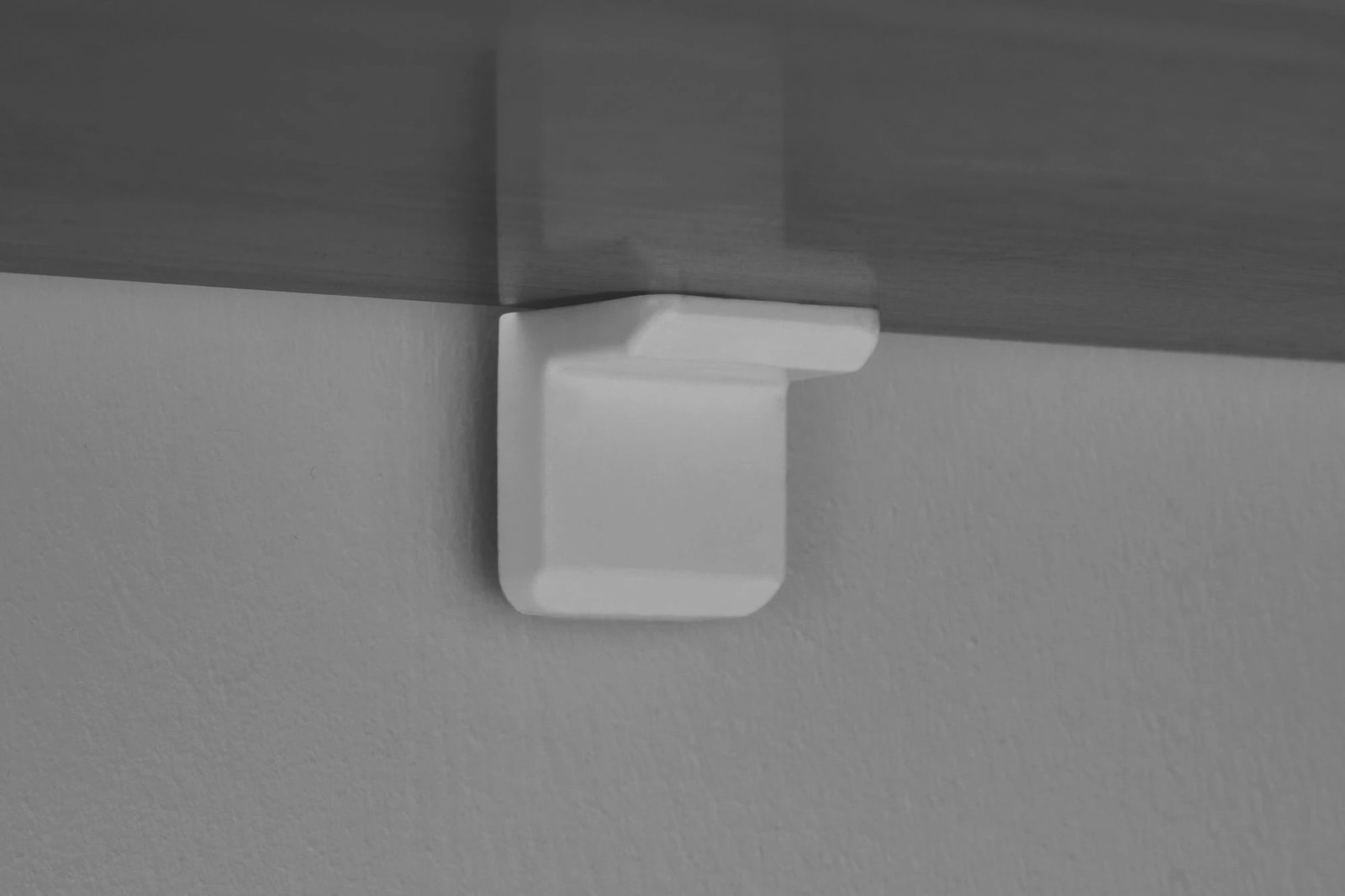 Komodë Nordure, Sira, e bardhë