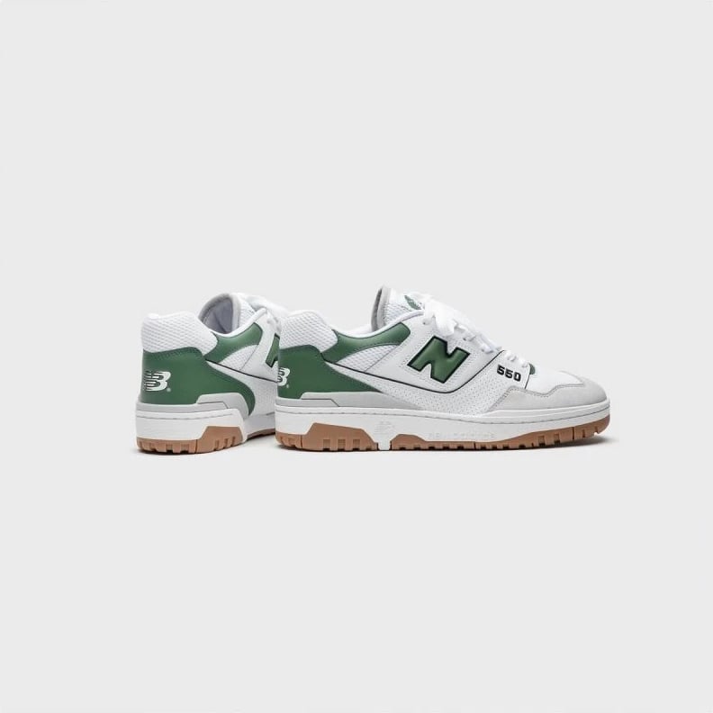 Atlete New Balance, të bardha dhe të gjelbra