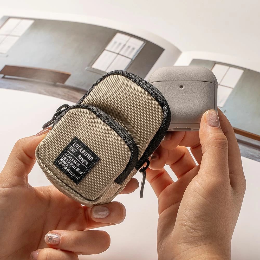 Mbështjellës Ringke Onyx MagSafe për Apple AirPods 4, e kuqe e lehtë, me karabiner