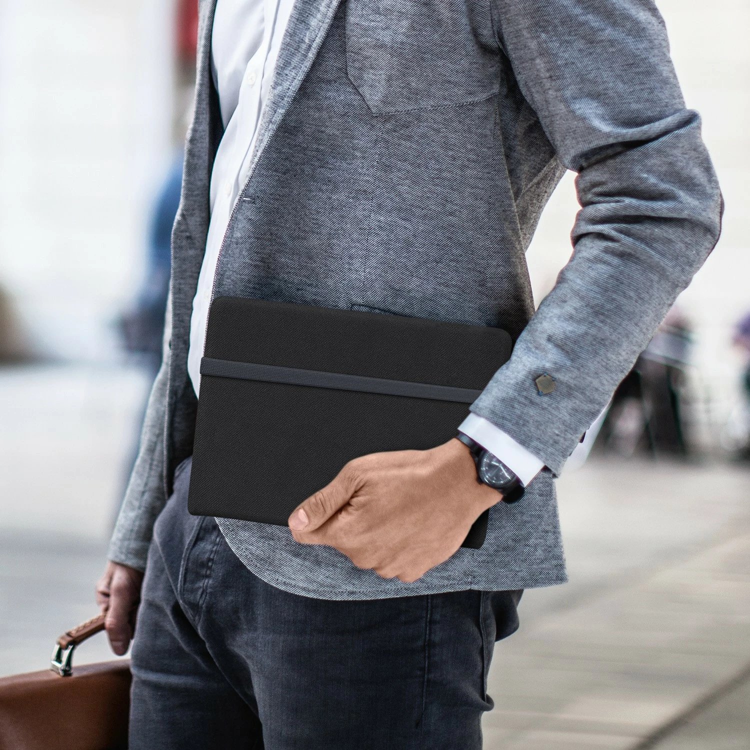 Mbështjellës me tastierë Logitech Universal Folio për tablet 9-10 inç, QWERTY, spanjisht, i zi