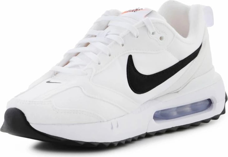 Atlete Nike për meshkuj dhe femra, të bardha