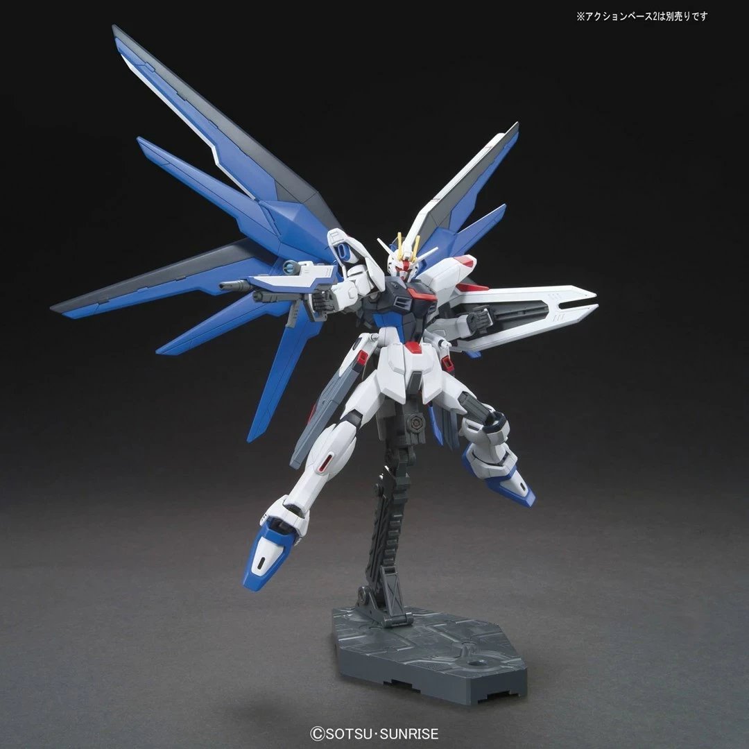 Figurë koleksionuese Bandai HGCE 1/144 ZGMF-X10A Freedom Gundam