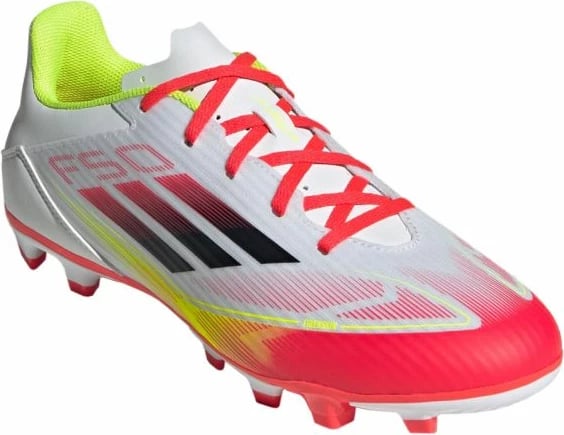 Çizme futbolli adidas F50 Club, të bardha