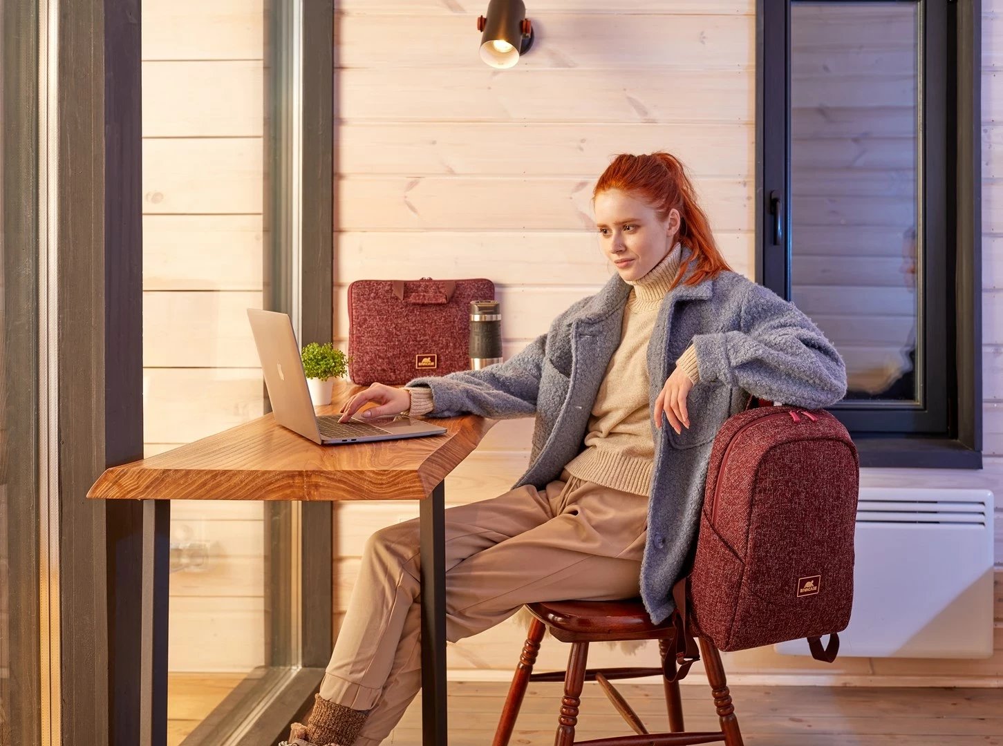 Mbështjellës laptopi RivaCase Anvik 13.3", me dorezë, i papërshkueshëm nga uji, i kuq