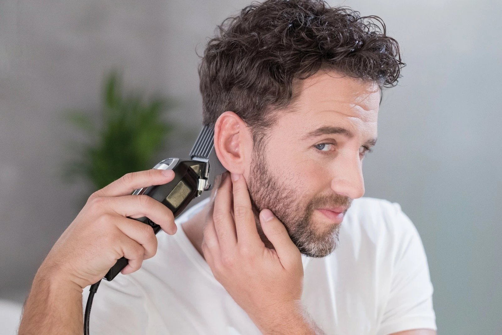 Makinë rroje Wahl Elite Pro 20106-0460, për flokë dhe mjekër, e zezë/argjendtë, set me 10 krehra