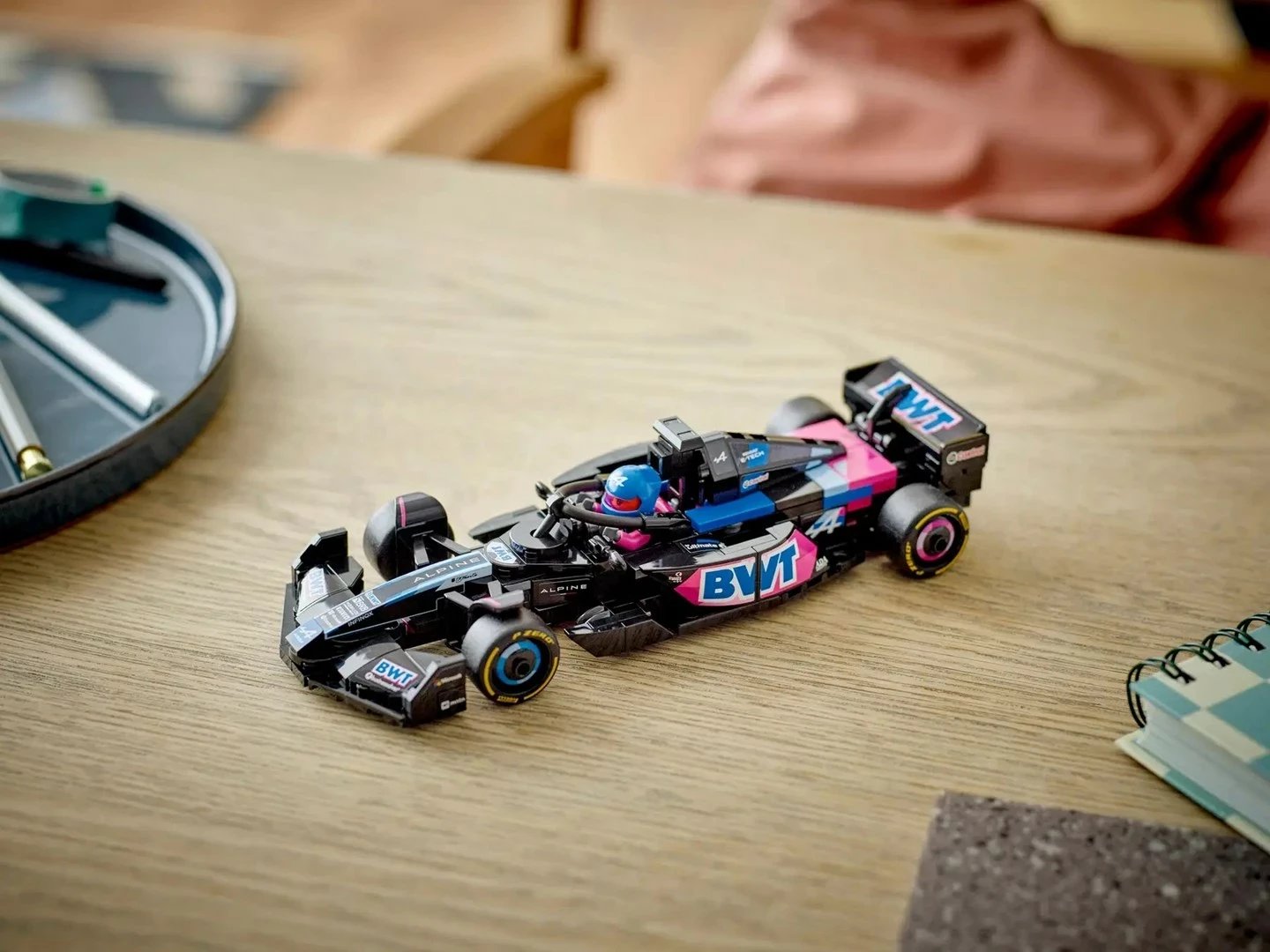 Set LEGO Speed Champions BWT Alpine F1 Team A524, 258 pjesë, me minifigurë, për fëmijë 10+
