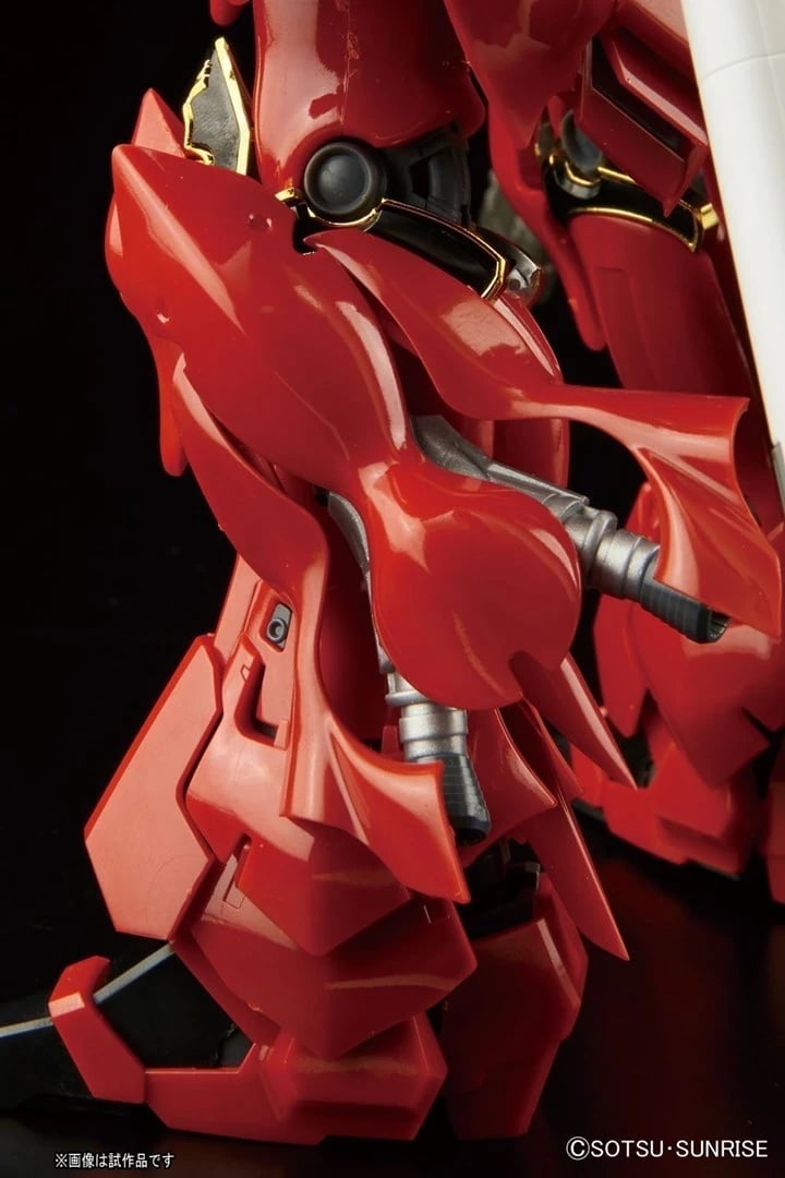 Model Sinanju Bandai RG 1/144, e kuqe