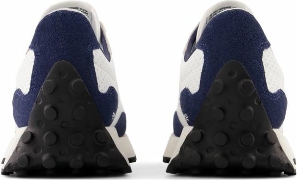 Atlete për meshkuj New Balance, të bardha dhe blu marine
