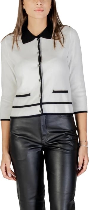 Xhemper Morgan De Toi femra i bardhë