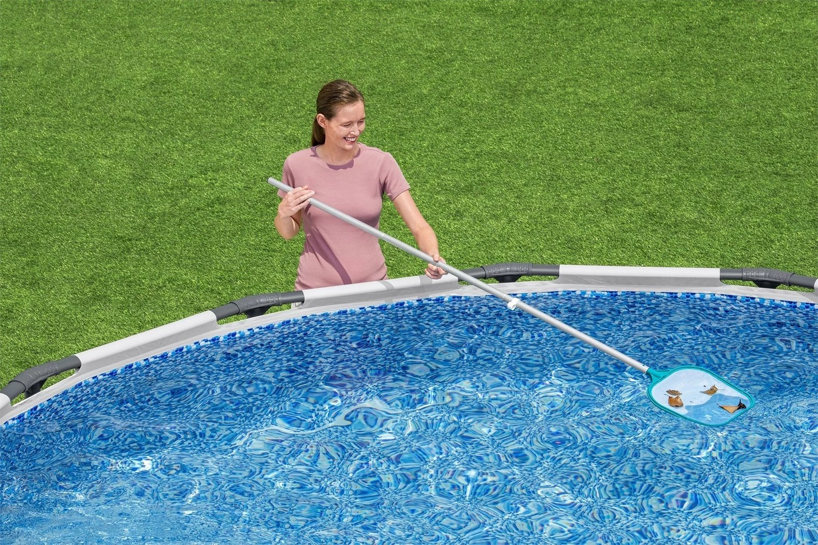 Set mirëmbajtje pishine Bestway AquaClear me fshesë vakumi dhe rrjetë, kaltër