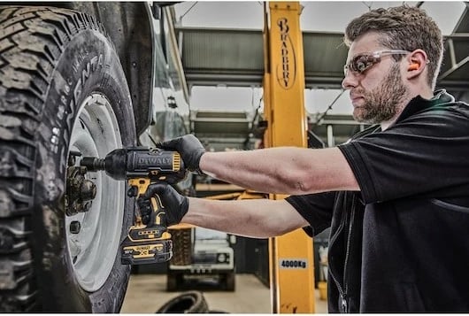 Çelës goditës DeWALT 18V 5Ah, i verdhë