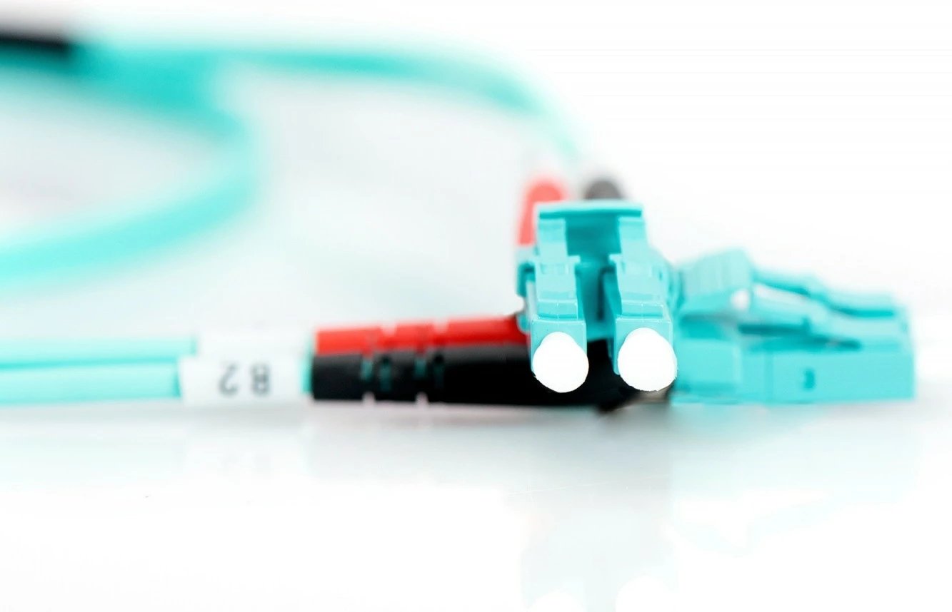 Kabllo optike Digitus DK-2533-01/3, patch cord LC/LC, duplex, OM3, 1m, turquoise