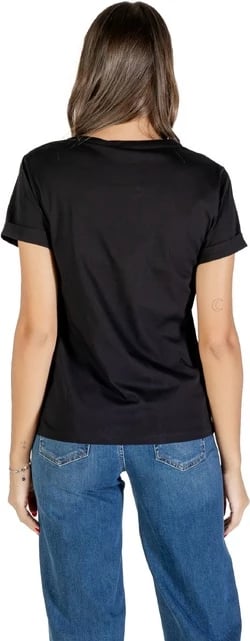 Maicë Liu Jo femra, e zezë