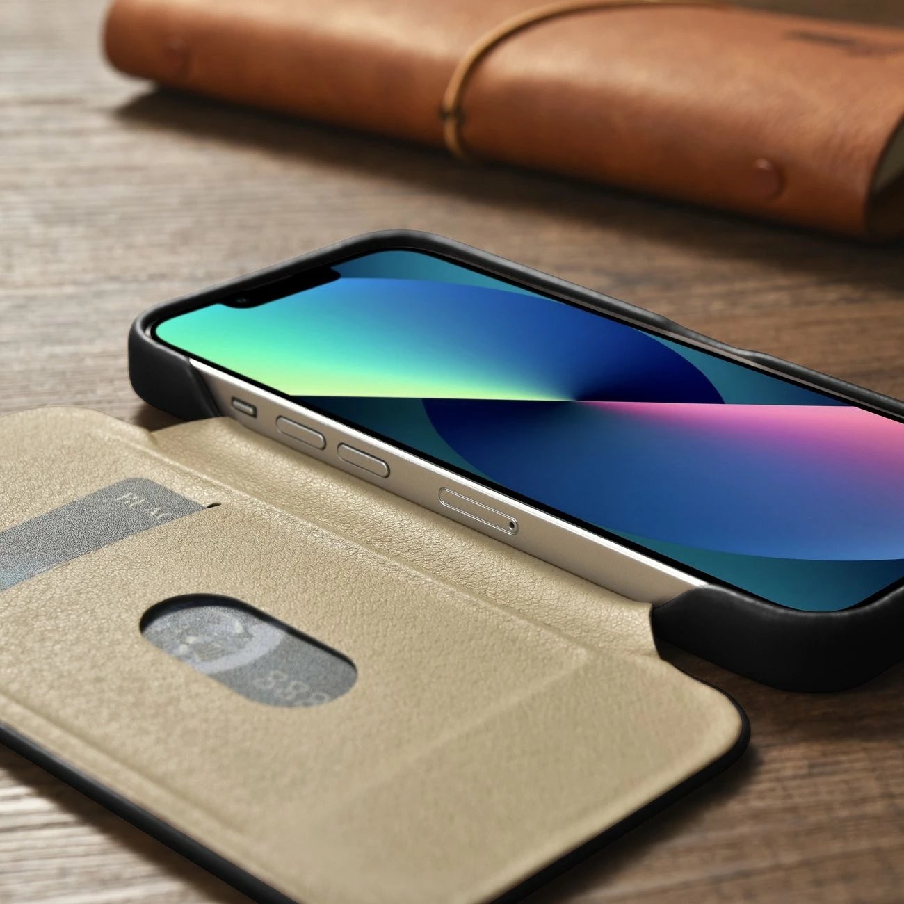 Mbështjellës iCarer Oil Wax Premium Leather Folio për iPhone 14 Plus, MagSafe, i zi Mbështjellës iCarer Oil Wax Premium Leather Folio për iPhone 14 Plus, MagSafe, i zi