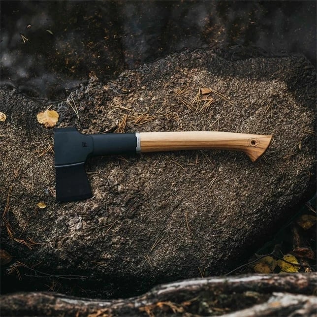 Sëpatë Fiskars Norden N7, universale, dorezë druri