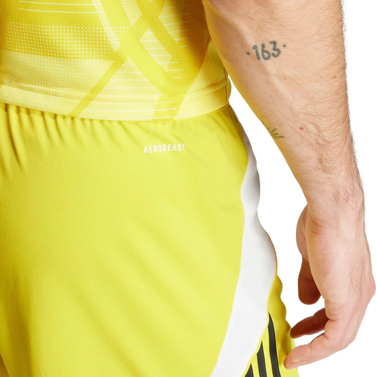 Shorce për meshkuj adidas, të verdha