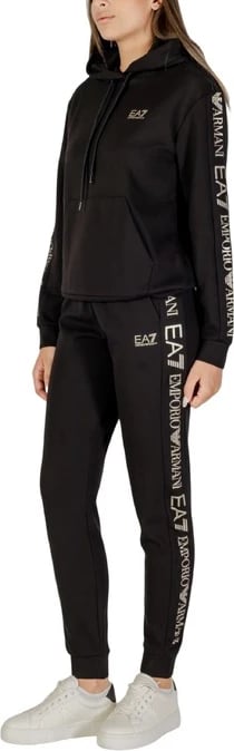 Trenerka femra Ea7, e zezë