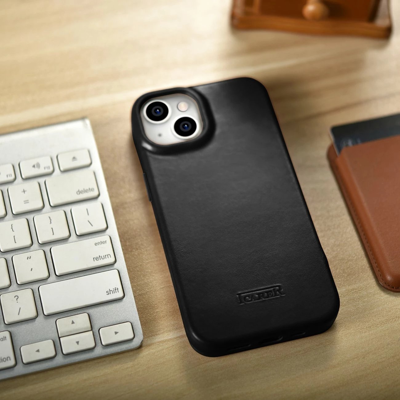 Mbështjellës iCarer Oil Wax Premium Leather Folio për iPhone 14 Plus, MagSafe, i zi Mbështjellës iCarer Oil Wax Premium Leather Folio për iPhone 14 Plus, MagSafe, i zi