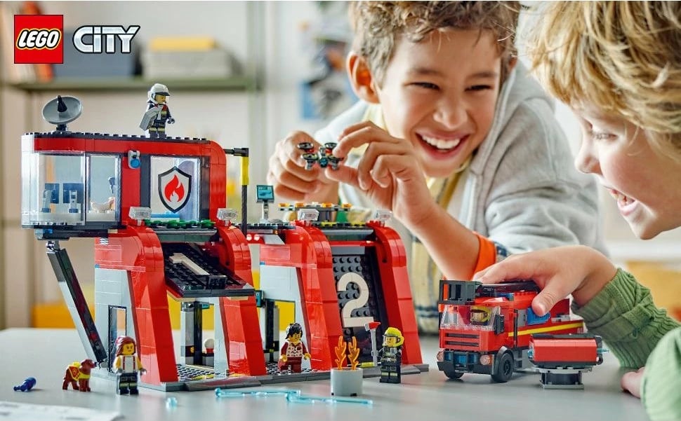 Set ndërtimi LEGO City 60414, stacion zjarri me kamion, 843 pjesë, shumëngjyrësh Set ndërtimi LEGO City 60414, stacion zjarri me kamion, 843 pjesë, shumëngjyrësh