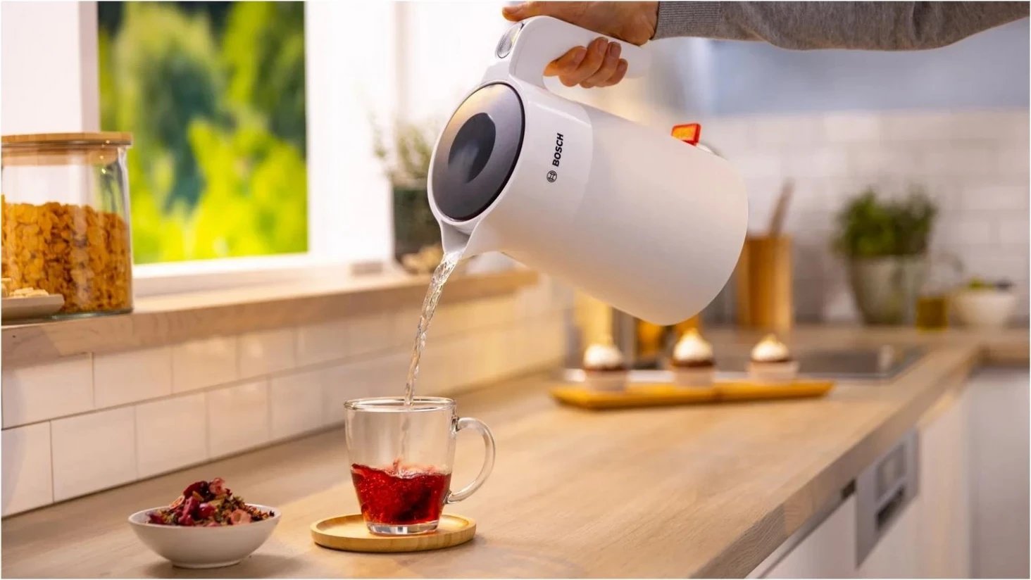 Çajnik Bosch TWK2M16, 1.7L, 2400W, i bardhë