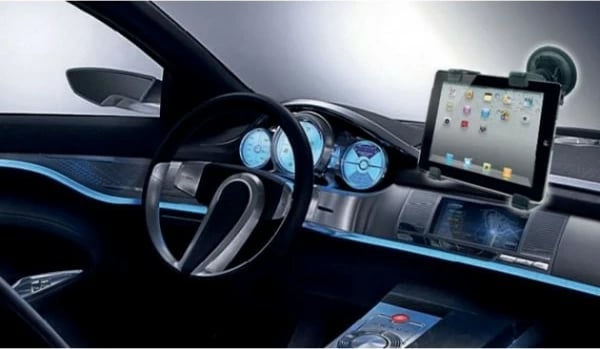 Mbajtës për tabletë/iPad Techly 301009 për xham të makinës, 7-10.1", zi