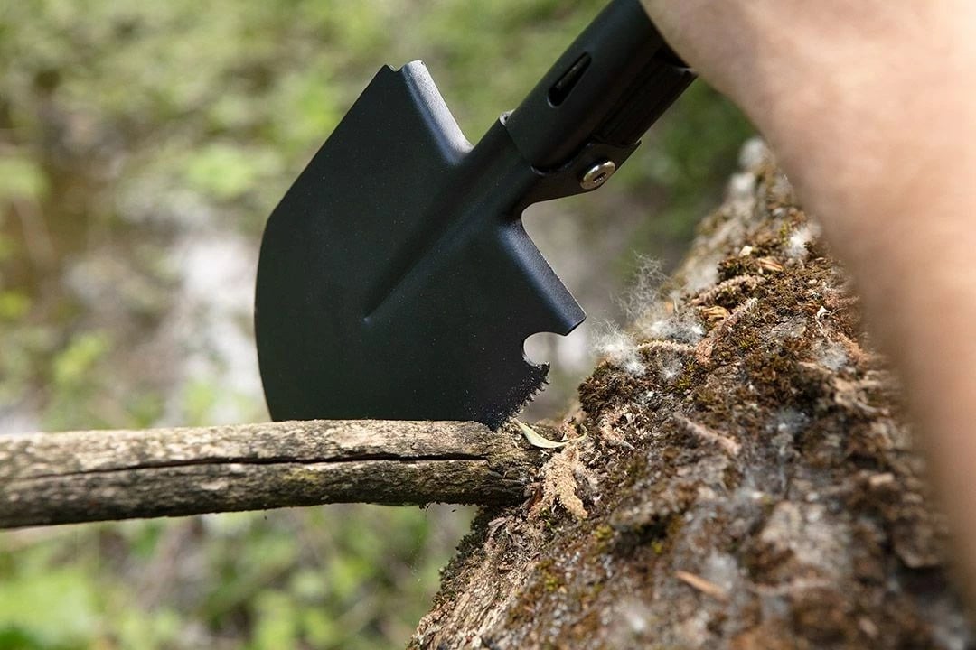 Lopatë kampingu NEO TOOLS TOP-63-122, e palosshme, e zezë