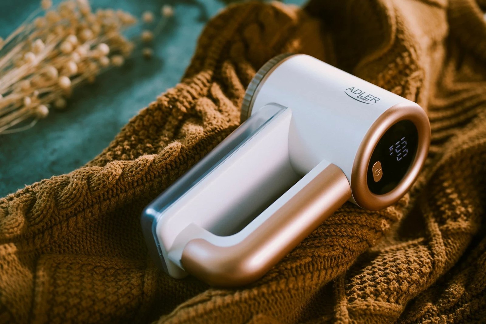 Makinë rroje për rroba Adler AD 9617, 2000 mAh, e bardhë