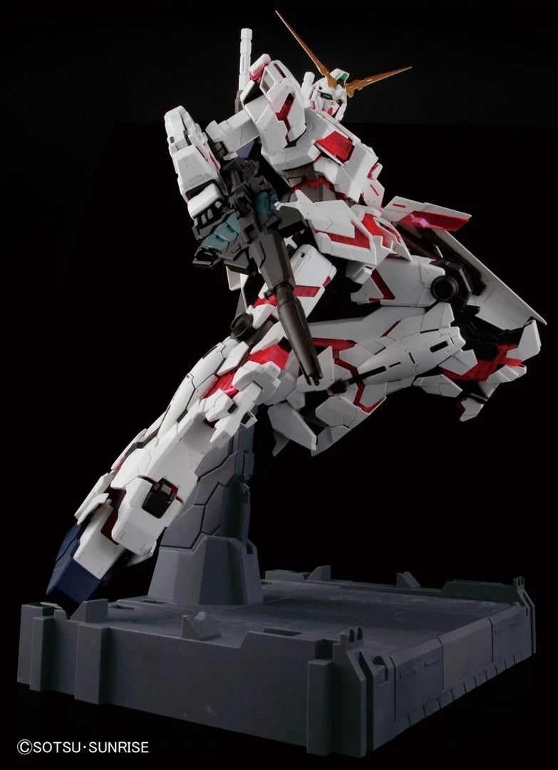 Model PG Bandai Unicorn Gundam, Perfect Grade, Bardhë