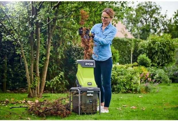 Makineri copëtimi Ryobi RSH2545B, 2500W, 40L, e gjelbër