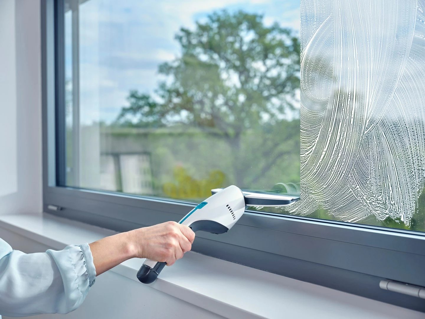 Pastrues elektrik dritaresh LEIFHEIT 51035, 45 min, i zi/blu/bardhë