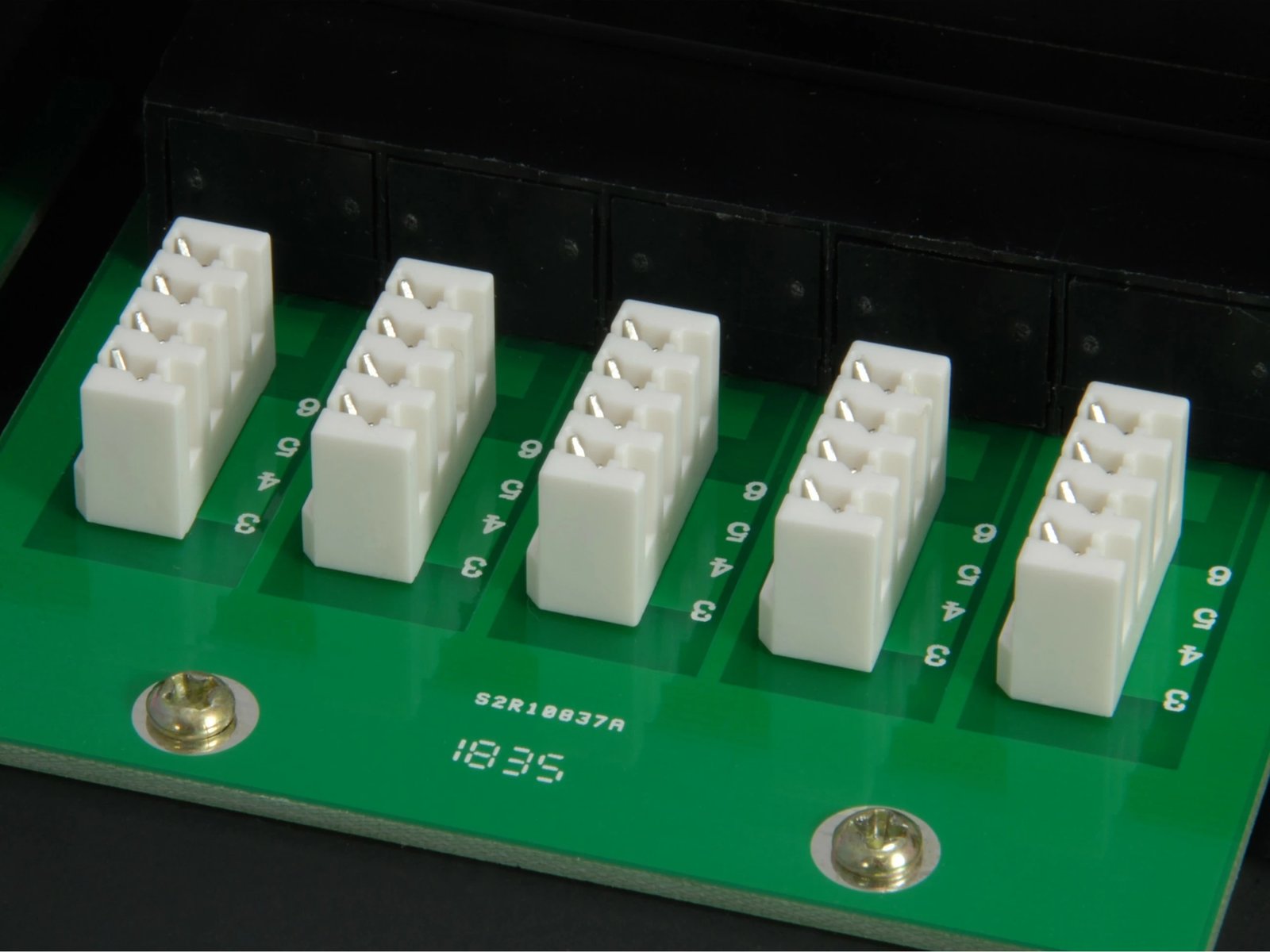 Patch panel ISDN Equip 25-porta, Cat3, 1U, rack mounting, zi