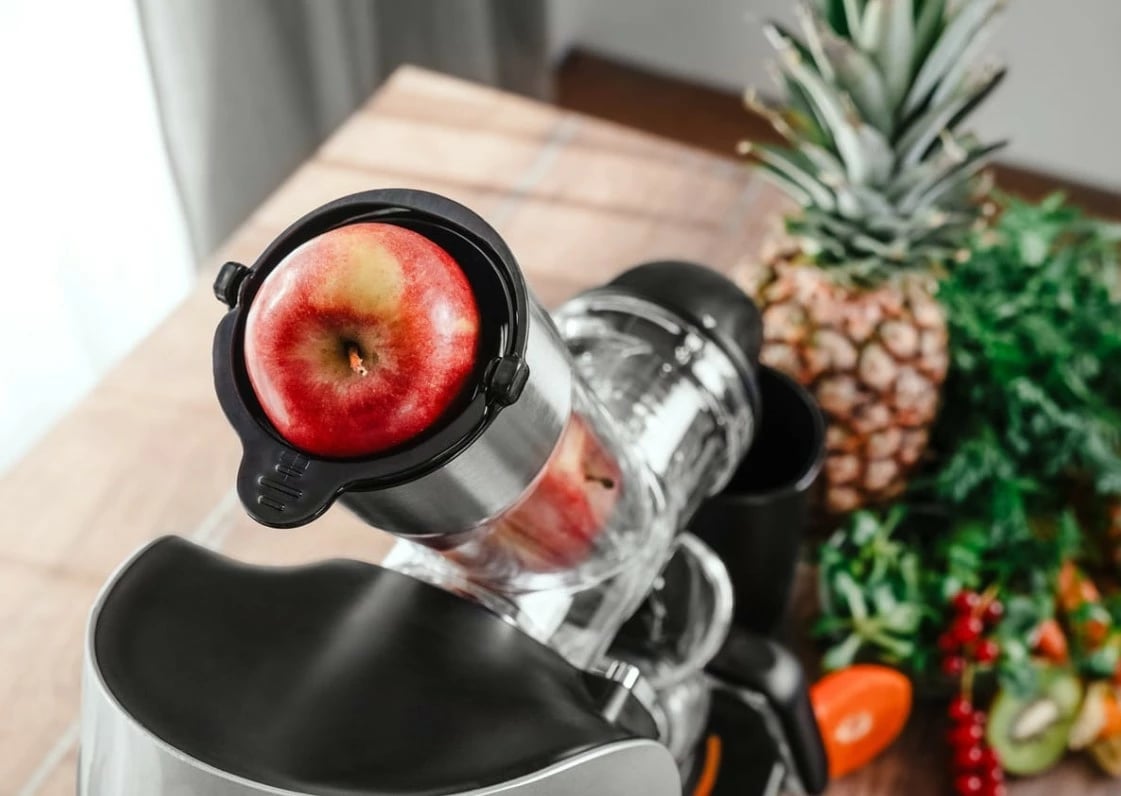 Shtrydhëse e ngadaltë frutash-perimesh, Concept Nutriboost LO7250, 200 W, 0.6 L, vidë çeliku inox, gryka 76 mm, 65 dB, e zezë/krom