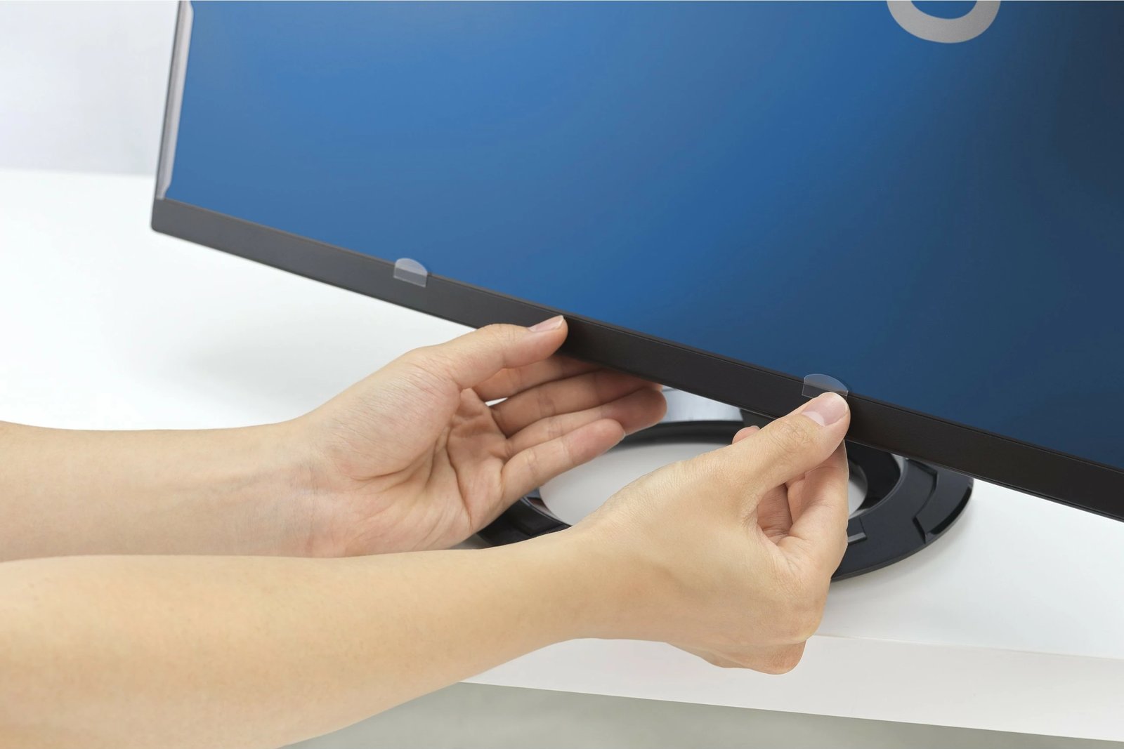Kit instalimi Kensington Replacement Accessory për privacy screen deri 34 inç, kaltër/bardhë