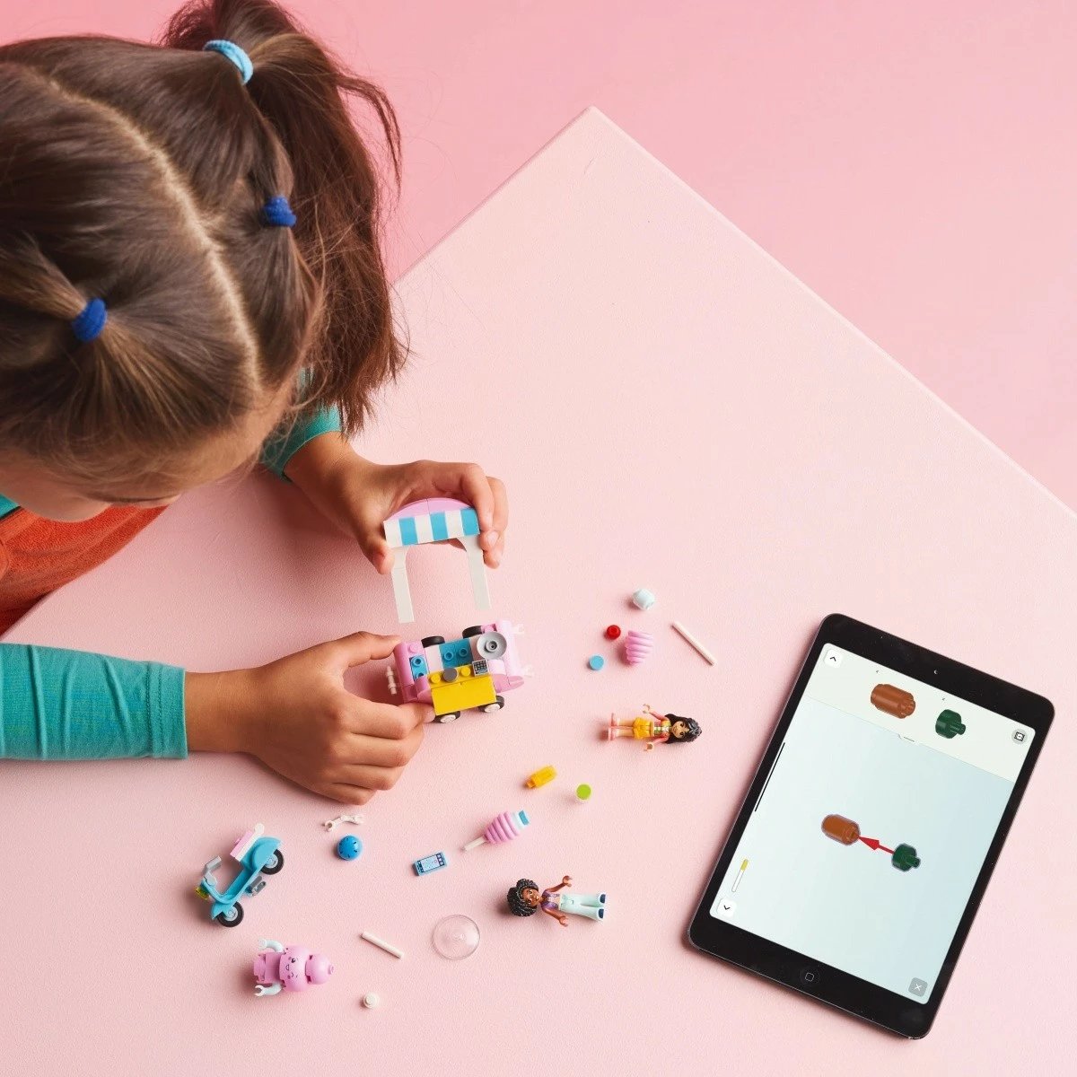 Set ndërtimi LEGO Friends 42643 Cotton Candy Stand me skuter, 110 pjesë, për fëmijë, rozë/blu