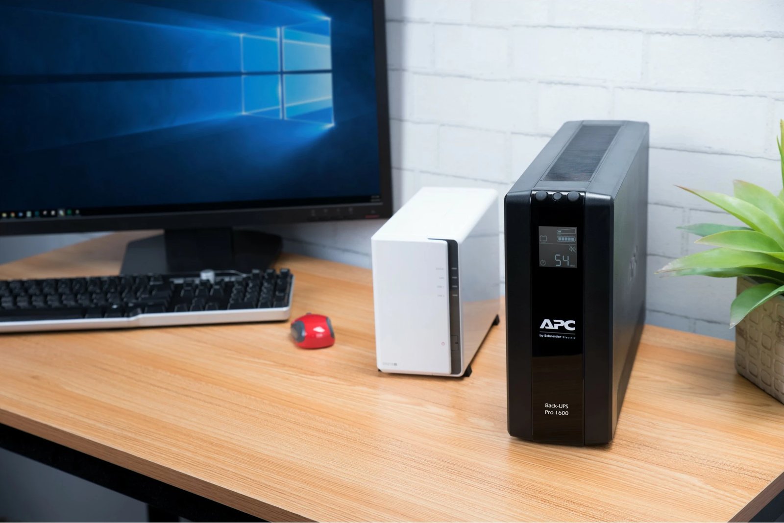 UPS APC BR1600MI, Line-Interactive, 1.6 kVA, 960 W, Sine, 176 V, 294 V