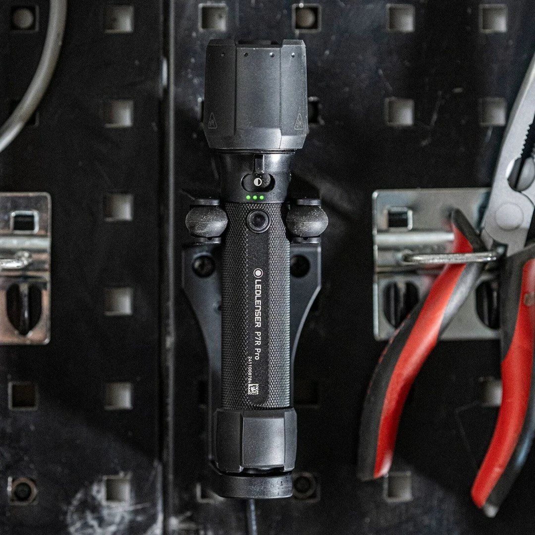 Elektrik dore Ledlenser P7R Pro, LED, 60 orë, IP68, Alumini, E zezë