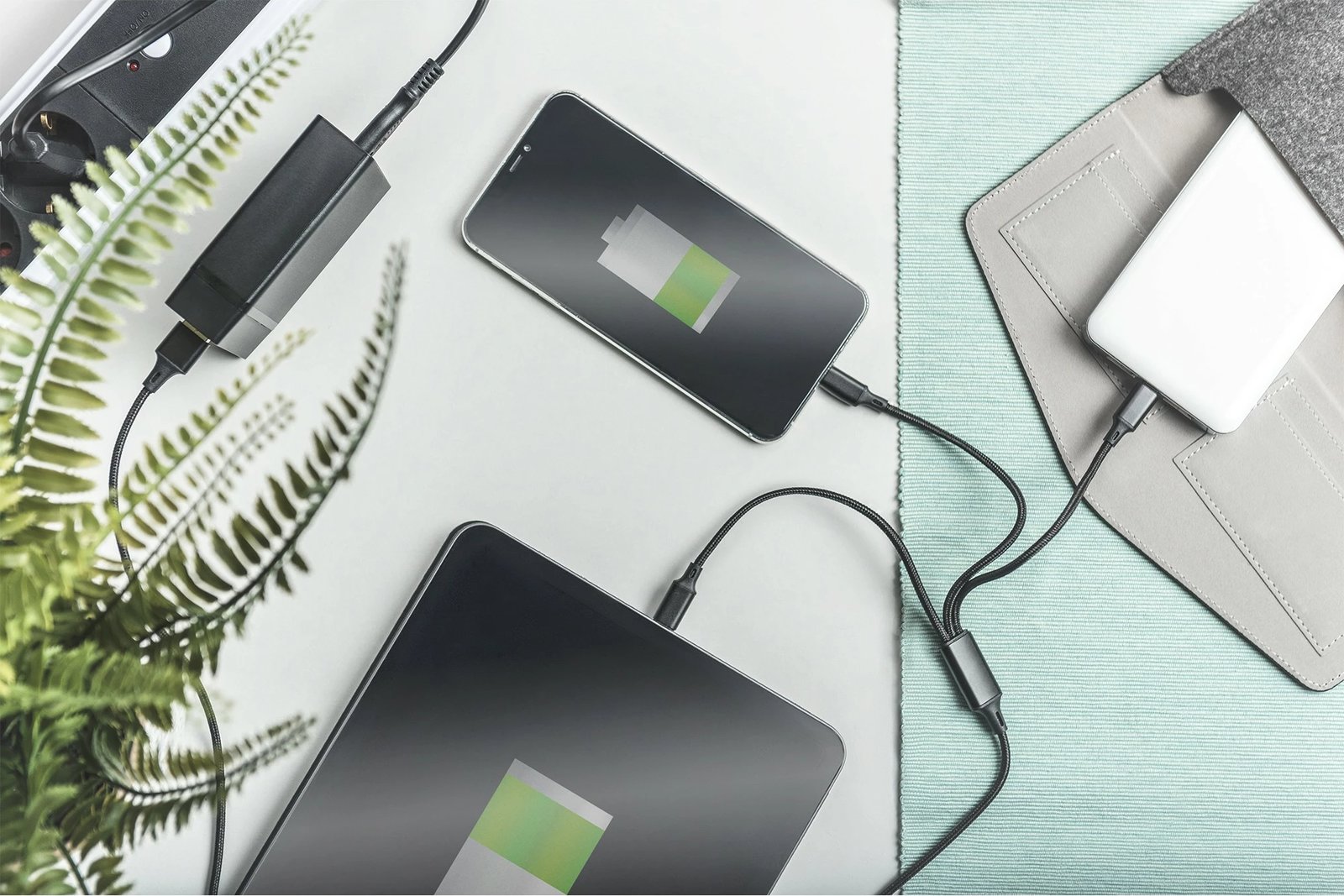 Kabllo karikimi 3-në-1 Digitus, 1 m, USB A, USB C, E zezë