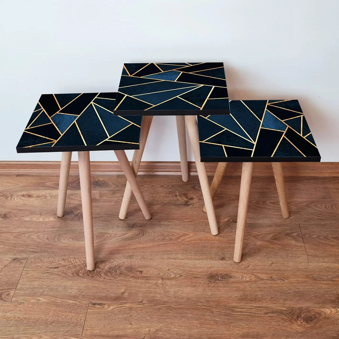 Set tavolinash ndihmëse, 3 copë, ngjyrë kaltër e errët, e zezë dhe ari, Skye Decor, 3Shp321