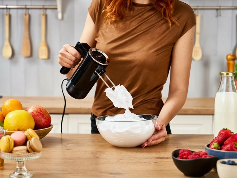 Mikser dore Lafe MixPro LAFMIX47474 300W, 5 shpejtësi, turbo, 2 lloje aksesorë e zezë