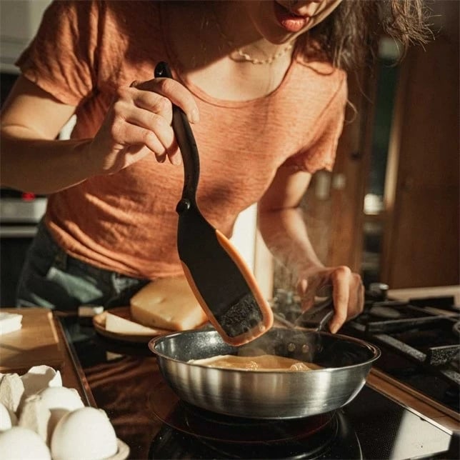 Tigan skuqjeje Fiskars Gourmet 1080857, çelik inox, veshje qeramike, i rrumbullakët, për gaz