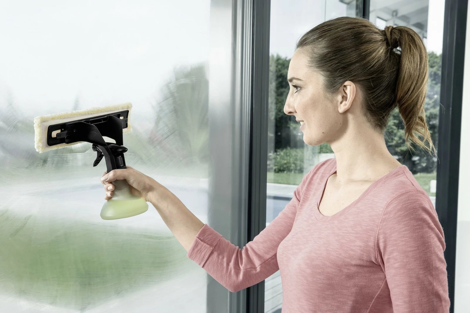 Shishe spreji me sprucues Karcher 2.633-129.0, për pastrim dritaresh, E bardhë/E zezë