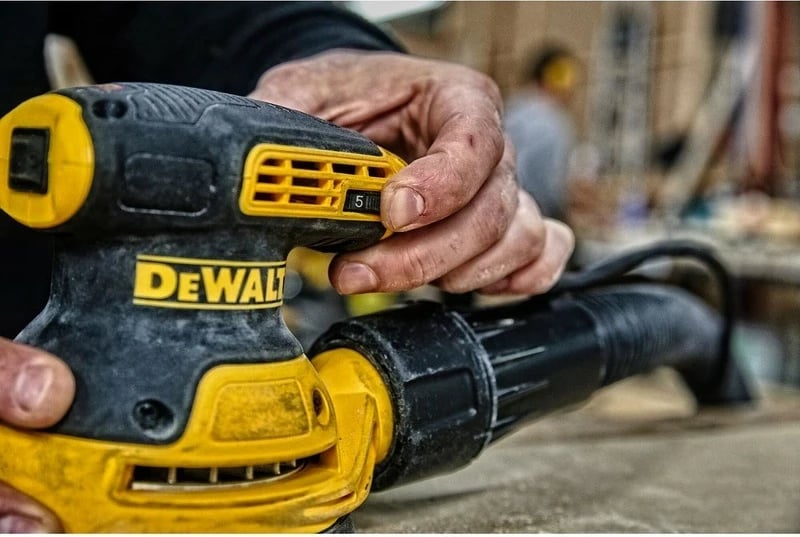 Lëmues orbital DeWALT 125mm 280W, zi/verdhe Lëmues orbital DeWALT 125mm 280W, zi/verdhe